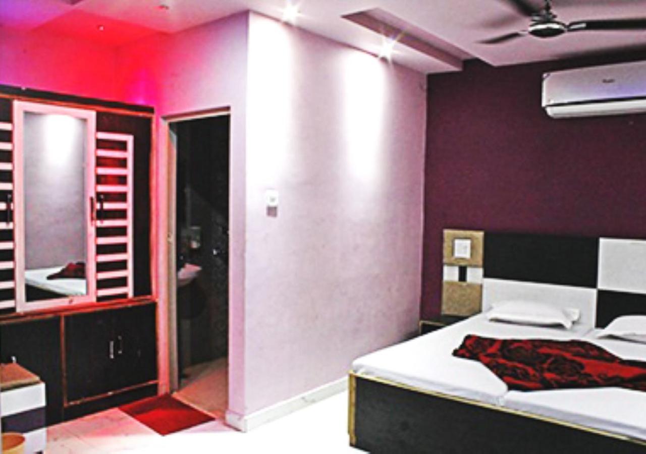 Hotel Roshan Varanasi Esterno foto