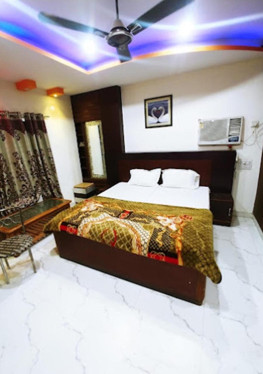 Hotel Roshan Varanasi Esterno foto